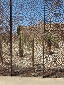 Fence around Cantares Parque